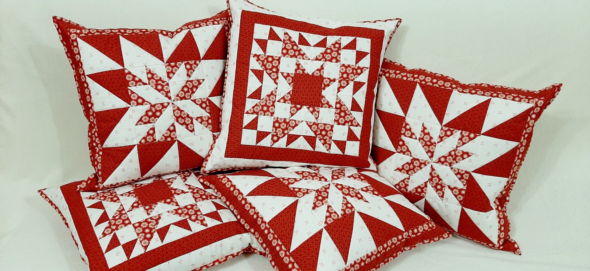 Sada patchworkových polštářků na přání.